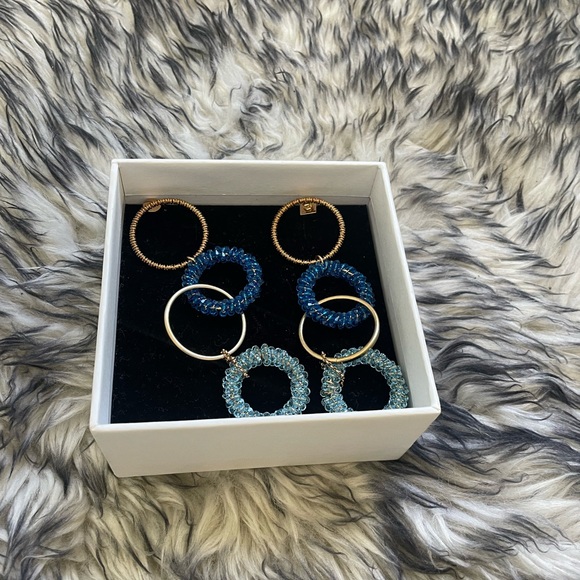 Bold multi hoop blue earrings - Picture 3 of 3